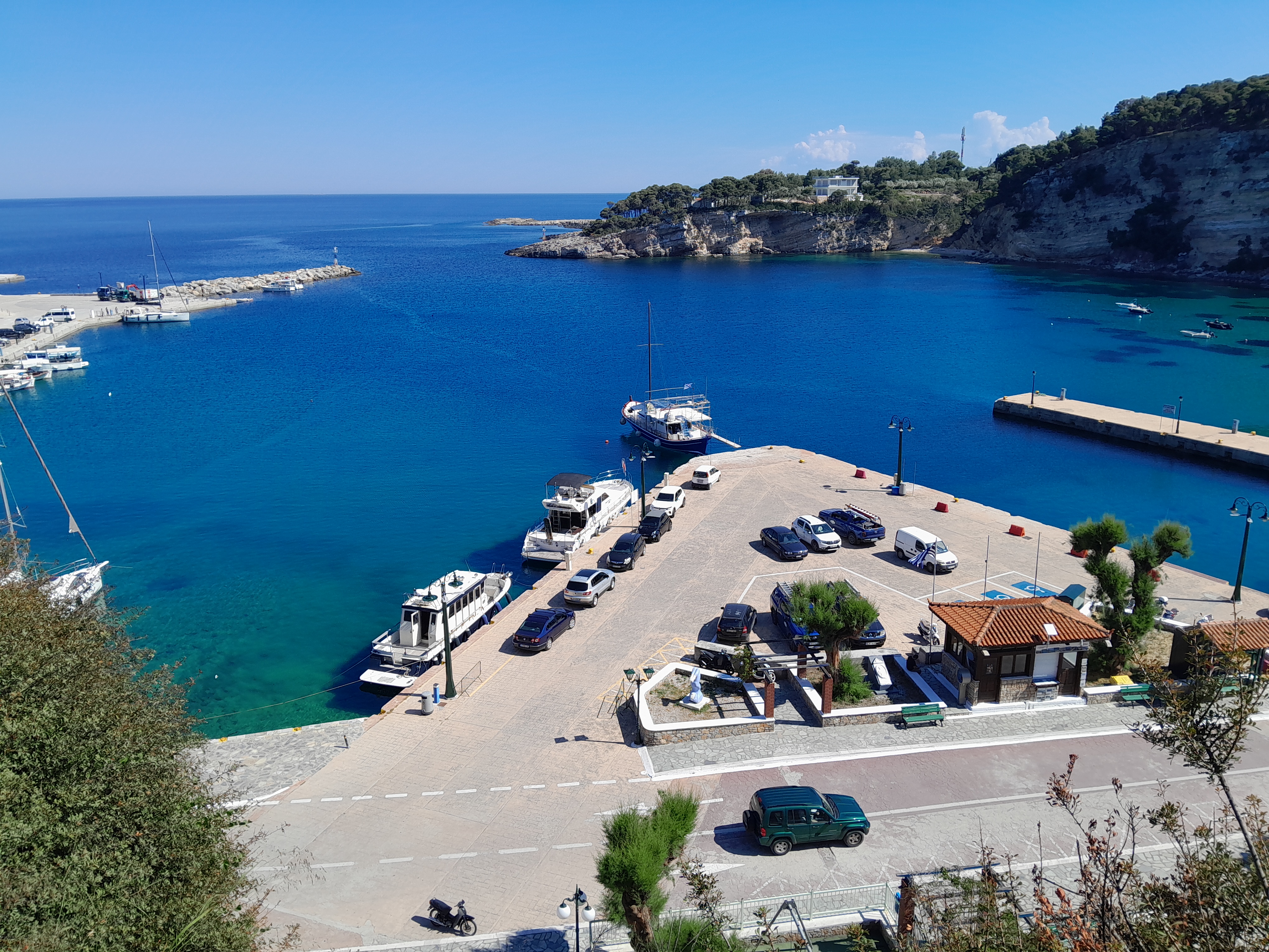 Hafen von Alonnisos