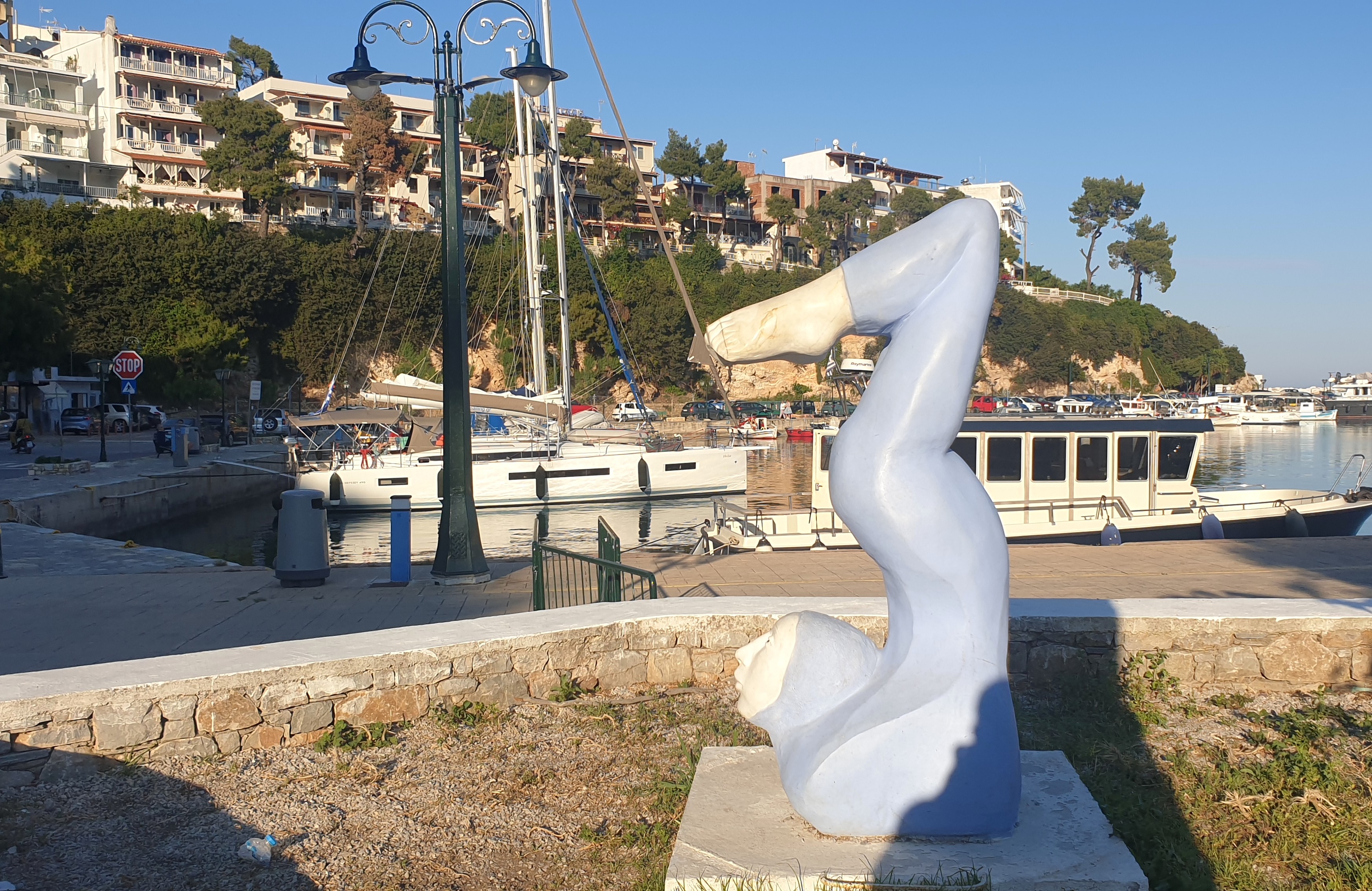 Skulptur auf Alónnisos im Hafen