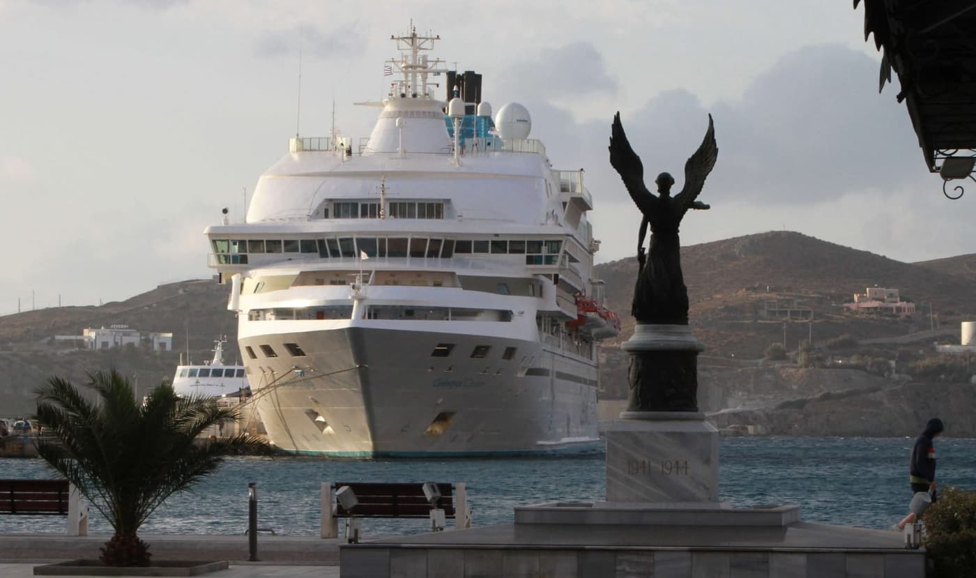 Ägäis 2022 Hafen von Syros