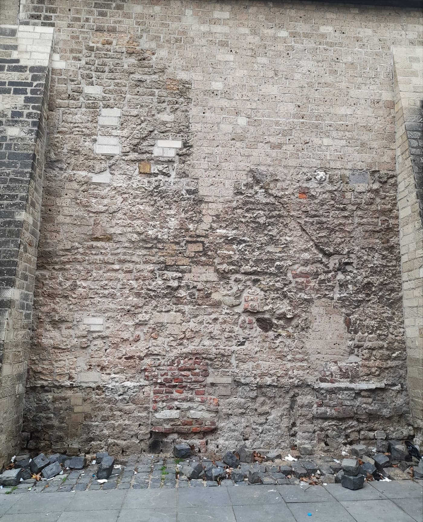Agrippina Schatten an der Wand 2023
