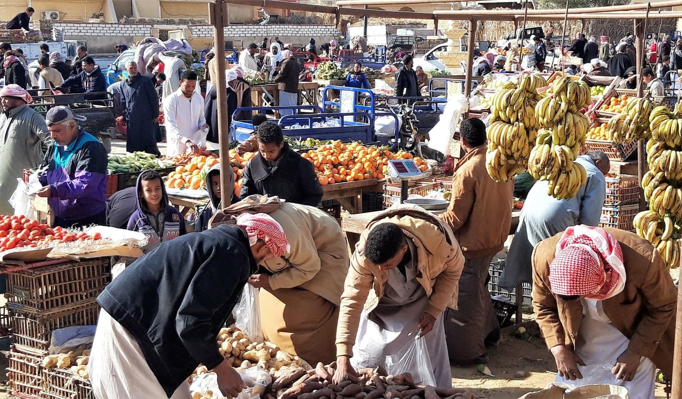 Marktstände mit Obst und Gemüse in Shali